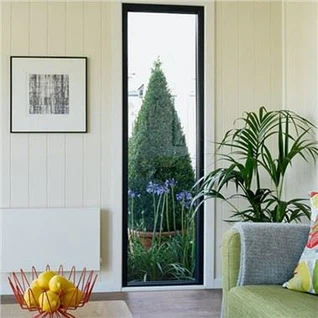 Hosszú vékony ablakok